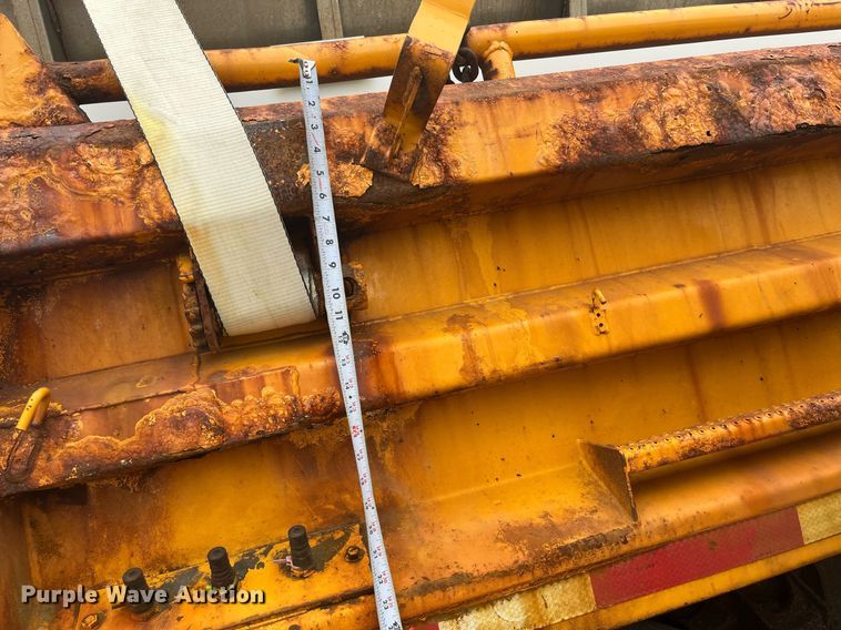 image for item LA9891 2005 International 7400  dump truck