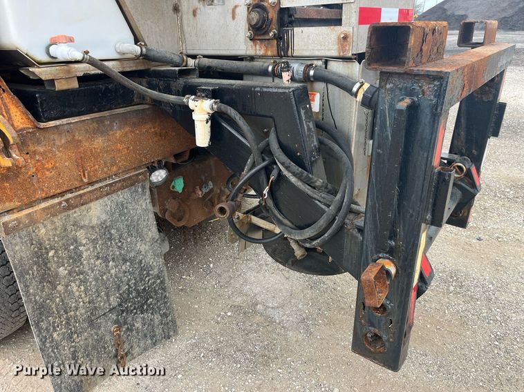 image for item LA9891 2005 International 7400  dump truck