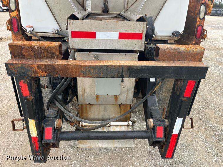 image for item LA9891 2005 International 7400  dump truck