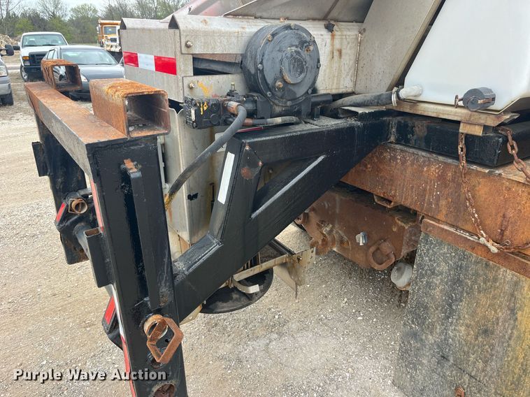 image for item LA9891 2005 International 7400  dump truck