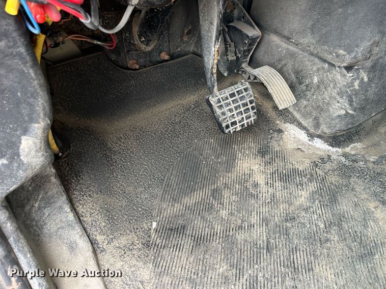 image for item LA9891 2005 International 7400  dump truck