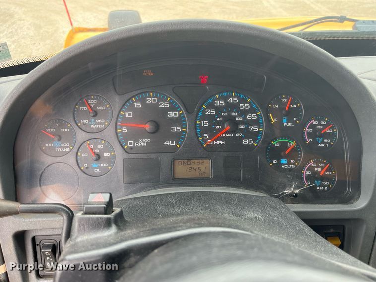 image for item LA9891 2005 International 7400  dump truck