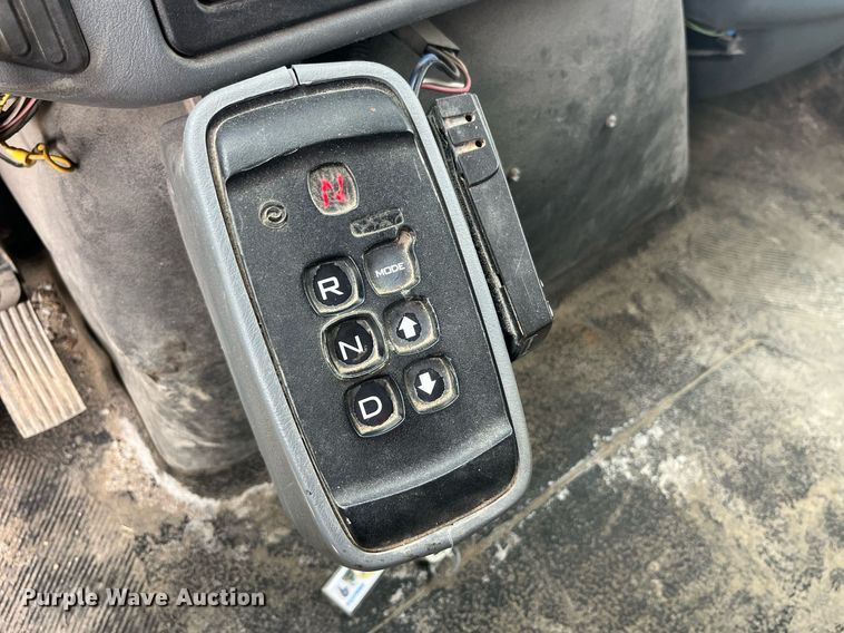 image for item LA9891 2005 International 7400  dump truck