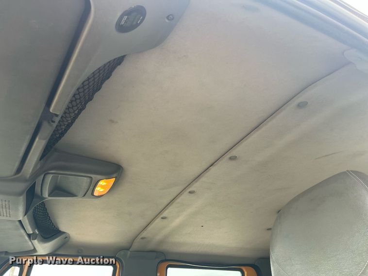 image for item LA9891 2005 International 7400  dump truck