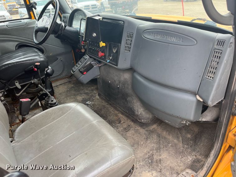 image for item LA9891 2005 International 7400  dump truck