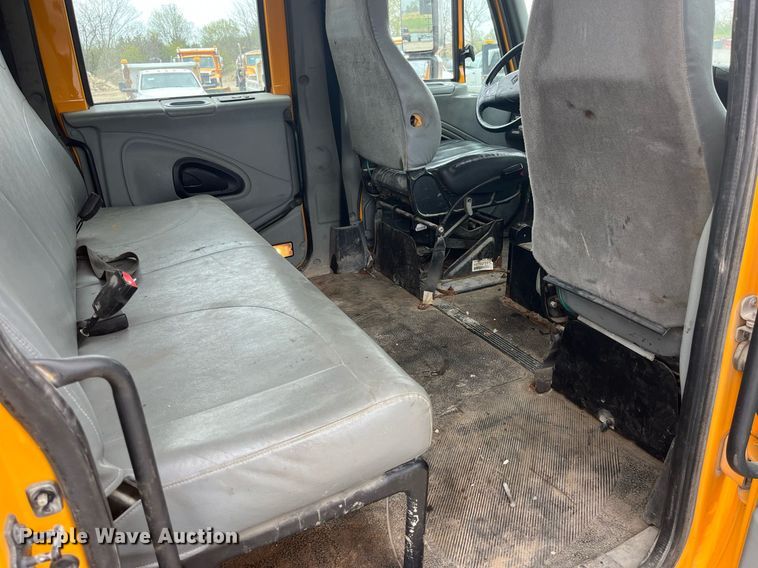 image for item LA9891 2005 International 7400  dump truck