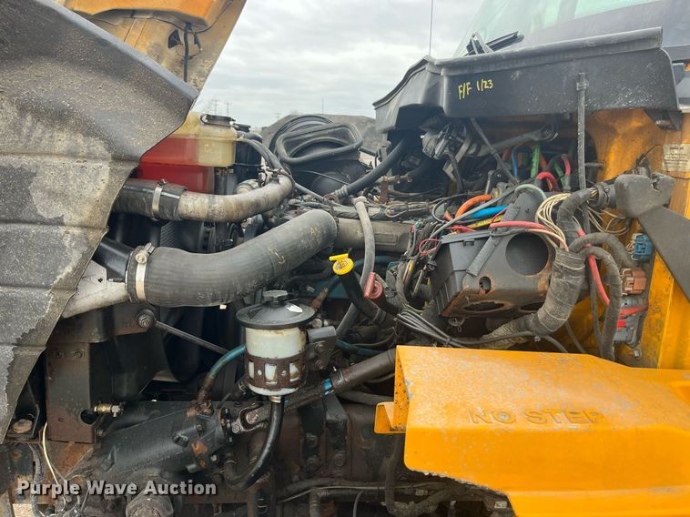 image for item LA9891 2005 International 7400  dump truck