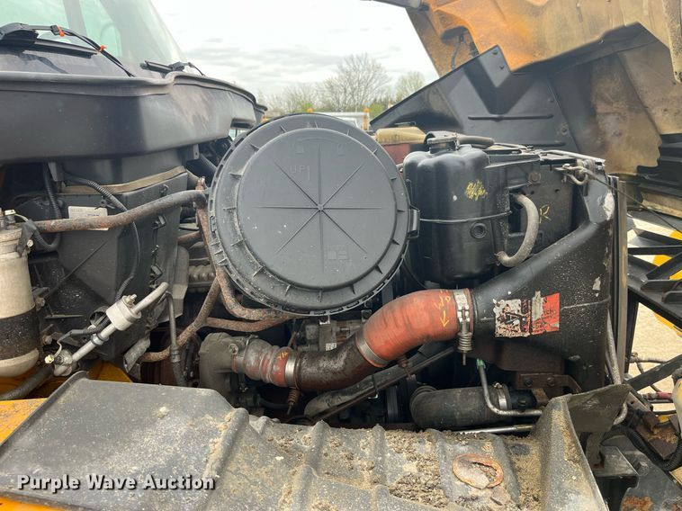 image for item LA9891 2005 International 7400  dump truck