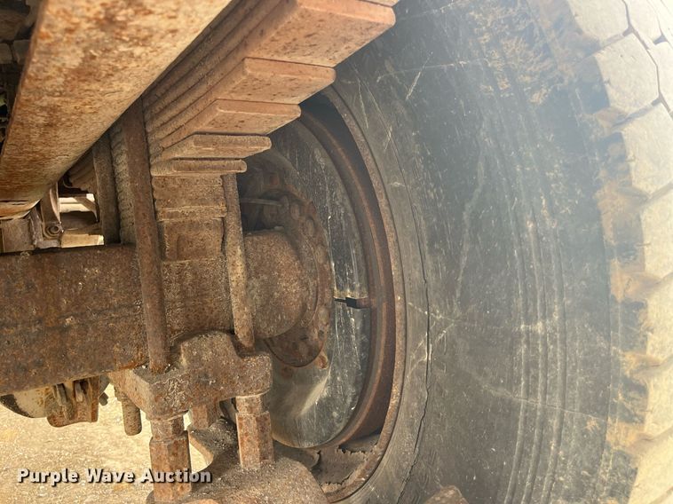 image for item LA9891 2005 International 7400  dump truck