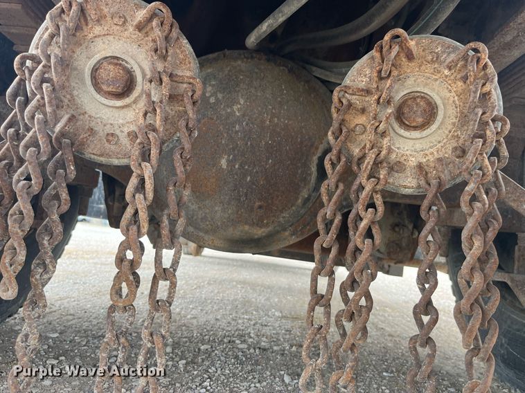 image for item LA9891 2005 International 7400  dump truck