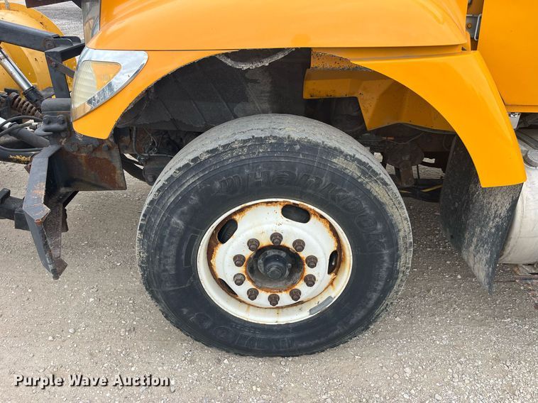 image for item LA9891 2005 International 7400  dump truck