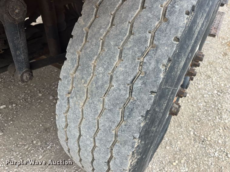 image for item LA9891 2005 International 7400  dump truck