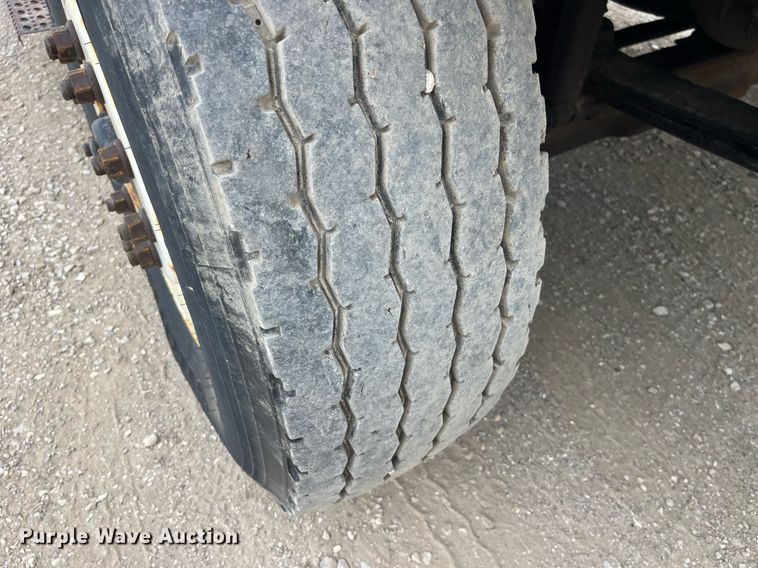 image for item LA9891 2005 International 7400  dump truck