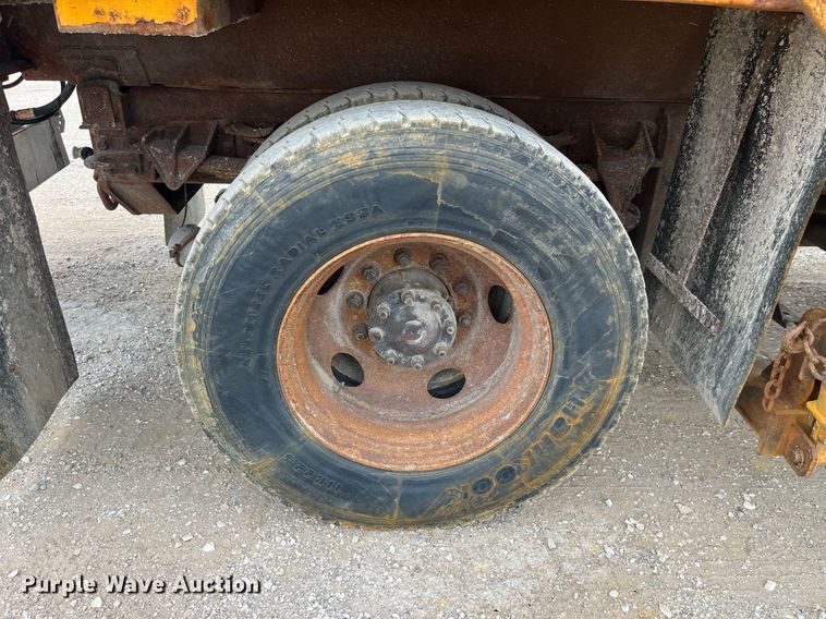 image for item LA9891 2005 International 7400  dump truck