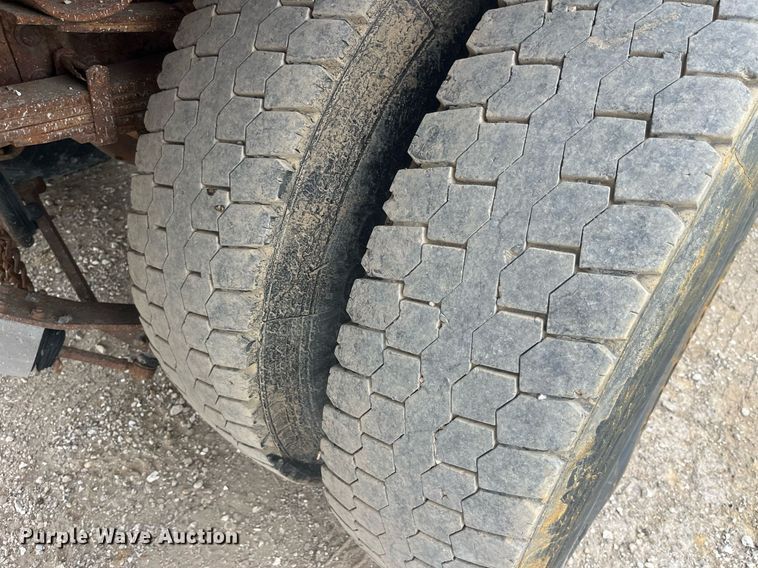 image for item LA9891 2005 International 7400  dump truck