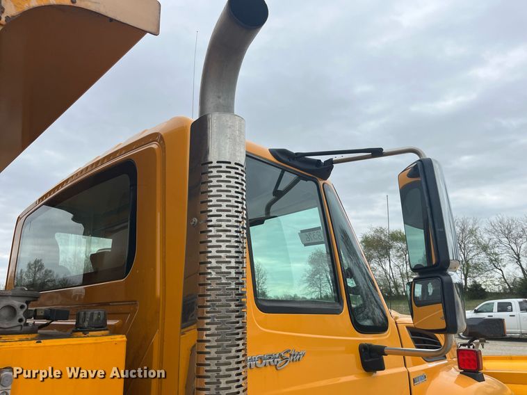 image for item LA9892 2010 International WorkStar 7500  dump truck