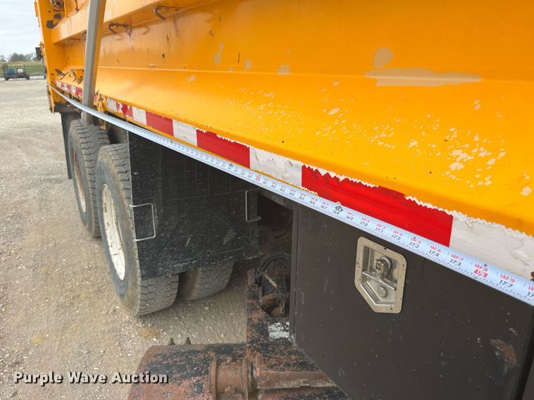 image for item LA9892 2010 International WorkStar 7500  dump truck