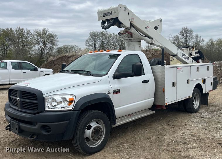 image for item LA9893 2009 Dodge Ram 5500HD  bucket truck