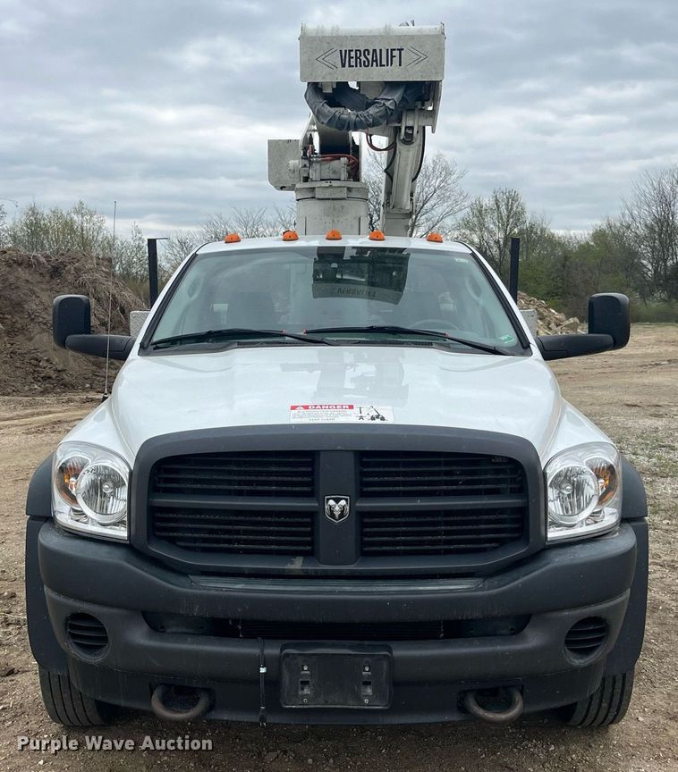 image for item LA9893 2009 Dodge Ram 5500HD  bucket truck