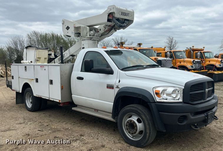 image for item LA9893 2009 Dodge Ram 5500HD  bucket truck