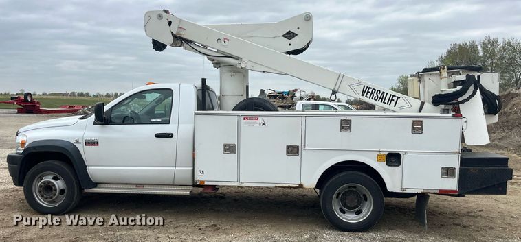 image for item LA9893 2009 Dodge Ram 5500HD  bucket truck