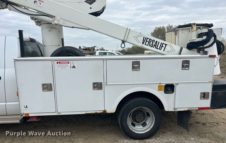 image for item LA9893 2009 Dodge Ram 5500HD  bucket truck