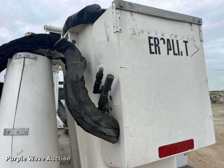 image for item LA9893 2009 Dodge Ram 5500HD  bucket truck