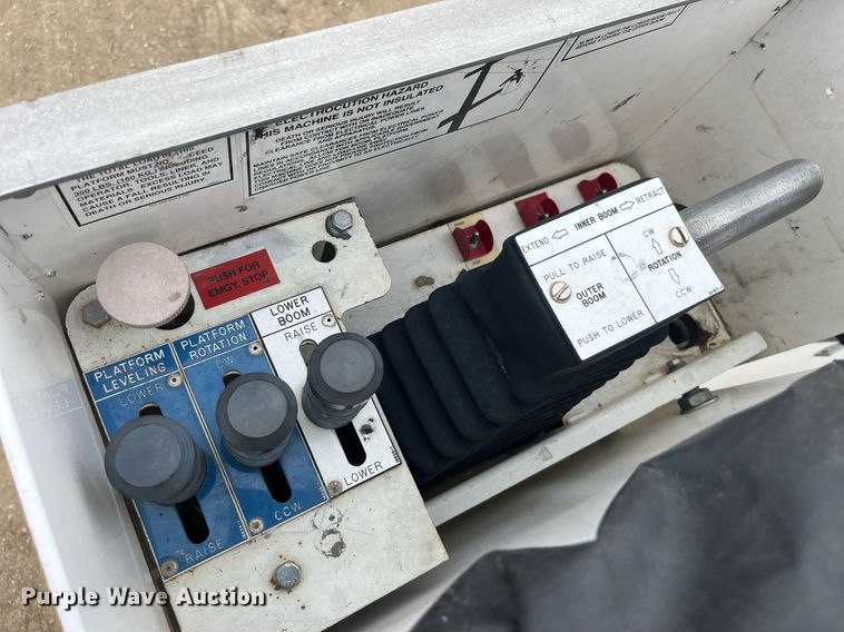 image for item LA9893 2009 Dodge Ram 5500HD  bucket truck