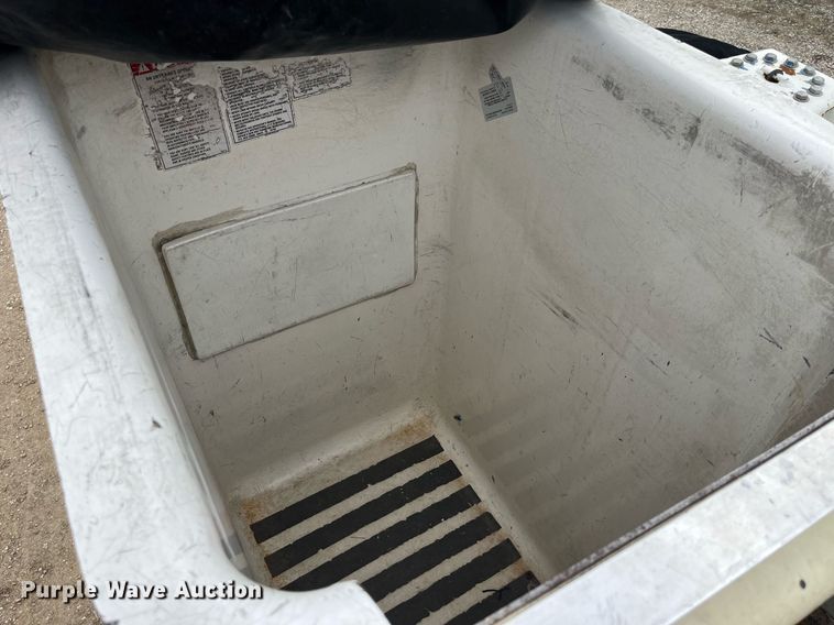 image for item LA9893 2009 Dodge Ram 5500HD  bucket truck