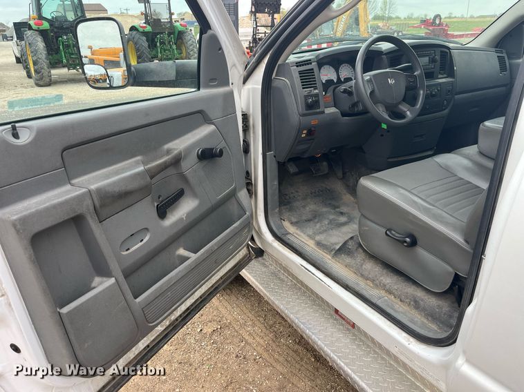 image for item LA9893 2009 Dodge Ram 5500HD  bucket truck