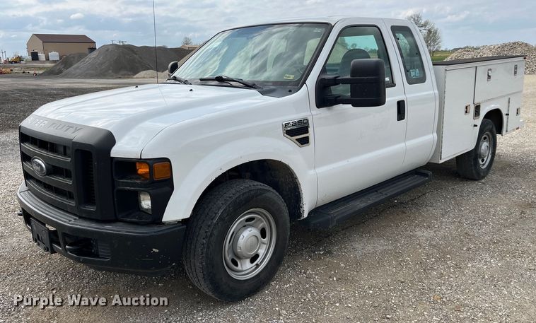 image for item LA9895 2010 Ford F250 Super Duty XL  SuperCab utility bed pickup truck