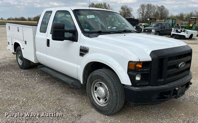 image for item LA9895 2010 Ford F250 Super Duty XL  SuperCab utility bed pickup truck