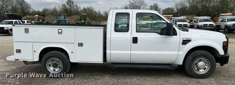 image for item LA9895 2010 Ford F250 Super Duty XL  SuperCab utility bed pickup truck