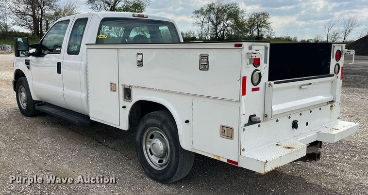 image for item LA9895 2010 Ford F250 Super Duty XL  SuperCab utility bed pickup truck