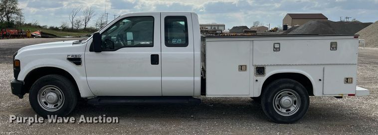image for item LA9895 2010 Ford F250 Super Duty XL  SuperCab utility bed pickup truck