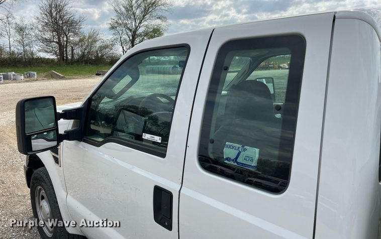 image for item LA9895 2010 Ford F250 Super Duty XL  SuperCab utility bed pickup truck