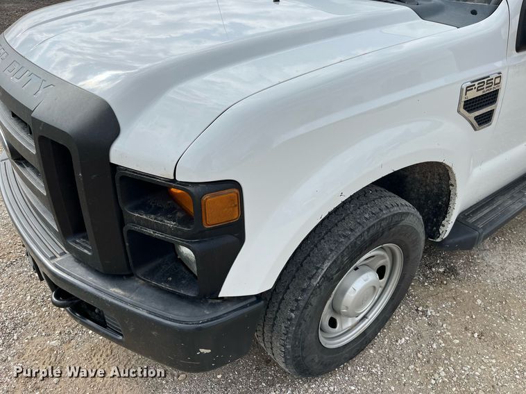 image for item LA9895 2010 Ford F250 Super Duty XL  SuperCab utility bed pickup truck