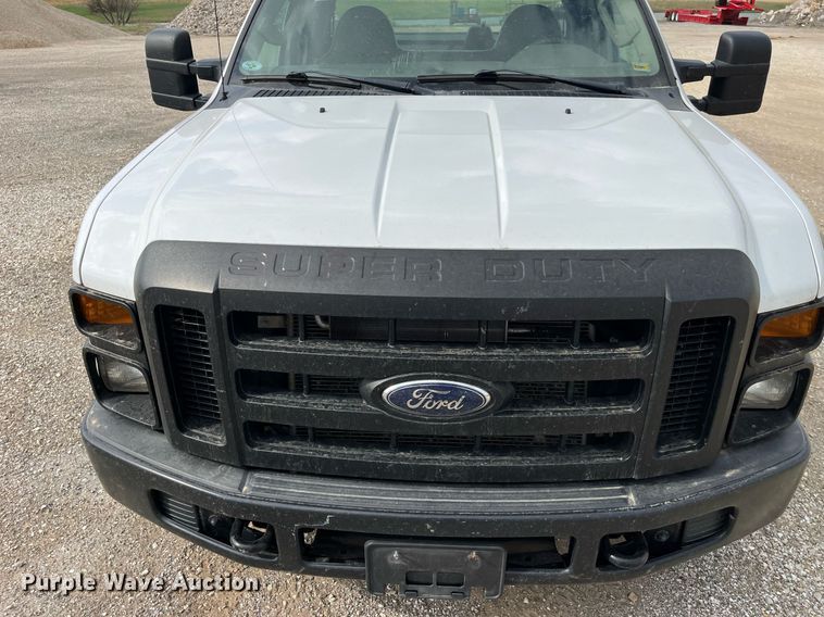 image for item LA9895 2010 Ford F250 Super Duty XL  SuperCab utility bed pickup truck