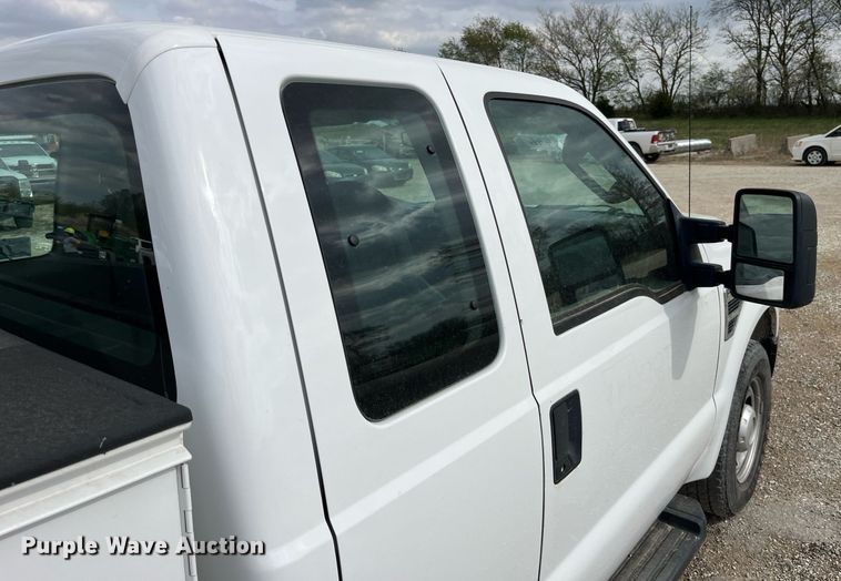 image for item LA9895 2010 Ford F250 Super Duty XL  SuperCab utility bed pickup truck