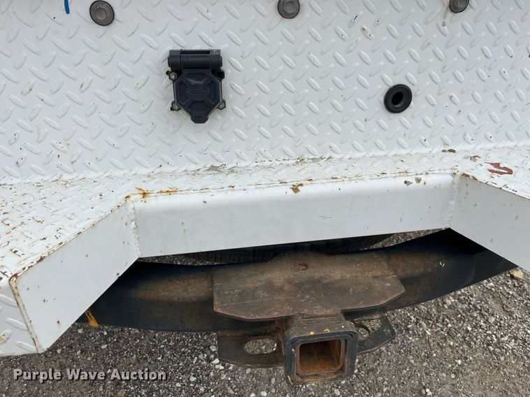 image for item LA9895 2010 Ford F250 Super Duty XL  SuperCab utility bed pickup truck