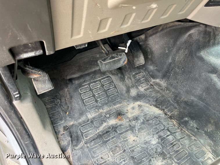 image for item LA9895 2010 Ford F250 Super Duty XL  SuperCab utility bed pickup truck