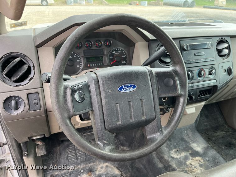 image for item LA9895 2010 Ford F250 Super Duty XL  SuperCab utility bed pickup truck