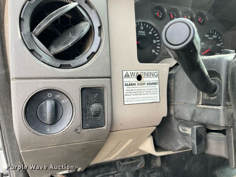 image for item LA9895 2010 Ford F250 Super Duty XL  SuperCab utility bed pickup truck