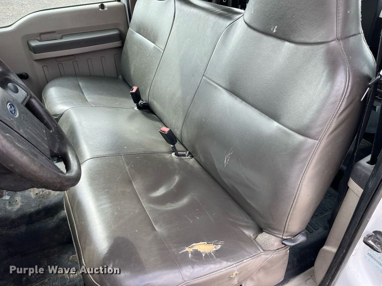 image for item LA9895 2010 Ford F250 Super Duty XL  SuperCab utility bed pickup truck