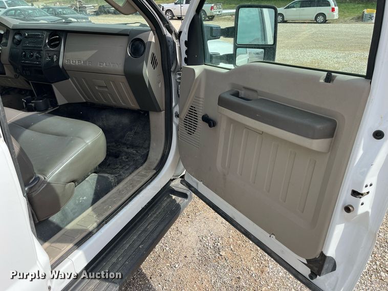 image for item LA9895 2010 Ford F250 Super Duty XL  SuperCab utility bed pickup truck