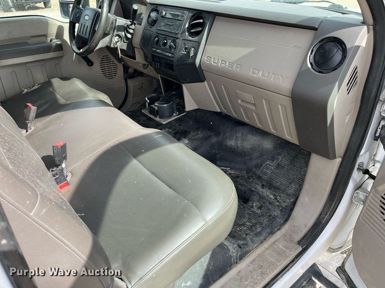 image for item LA9895 2010 Ford F250 Super Duty XL  SuperCab utility bed pickup truck