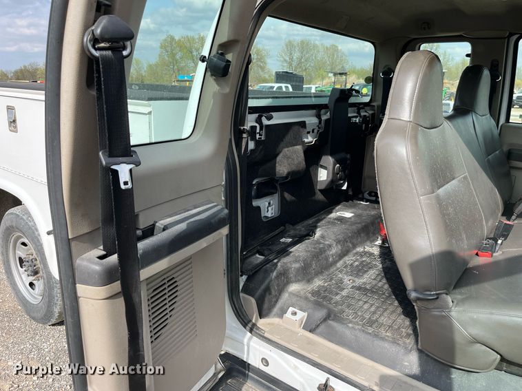 image for item LA9895 2010 Ford F250 Super Duty XL  SuperCab utility bed pickup truck