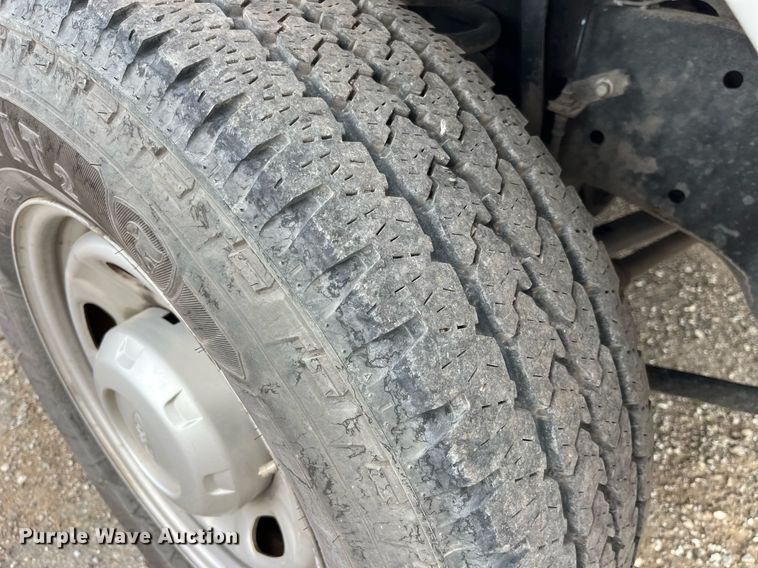 image for item LA9895 2010 Ford F250 Super Duty XL  SuperCab utility bed pickup truck