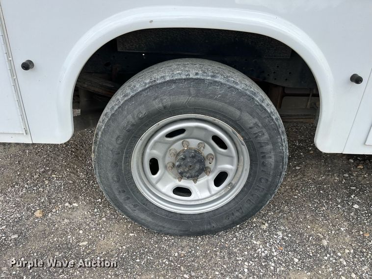 image for item LA9895 2010 Ford F250 Super Duty XL  SuperCab utility bed pickup truck