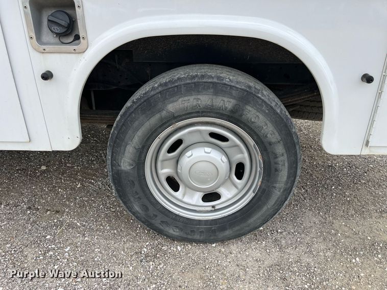 image for item LA9895 2010 Ford F250 Super Duty XL  SuperCab utility bed pickup truck